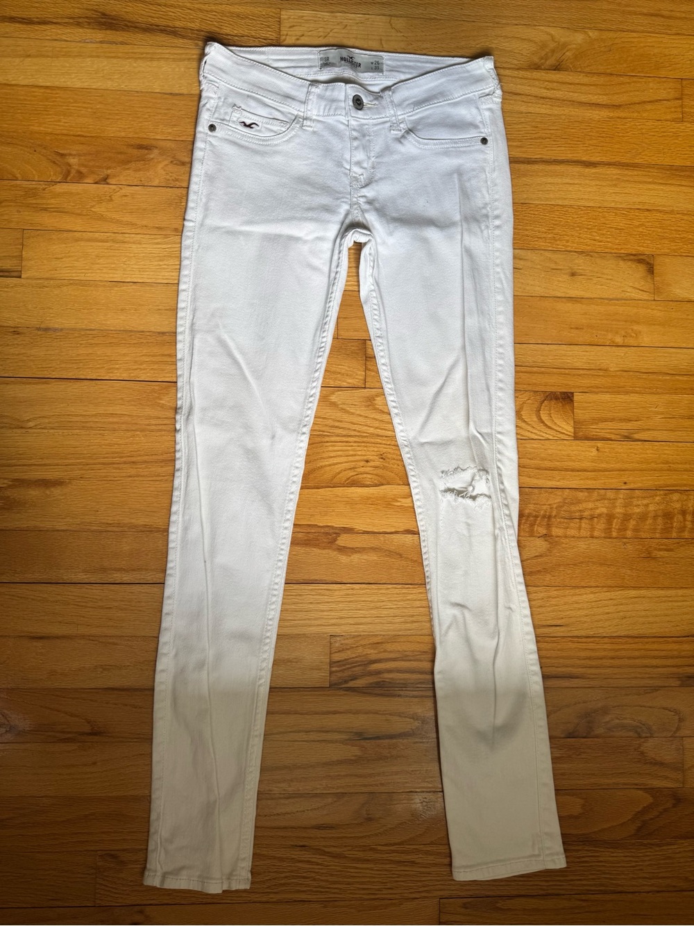 Hollister White Skinny Jeans with Distressed Knee